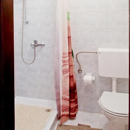 Guest house Nada 52 2*